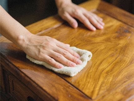 Rengøring af teaktræ